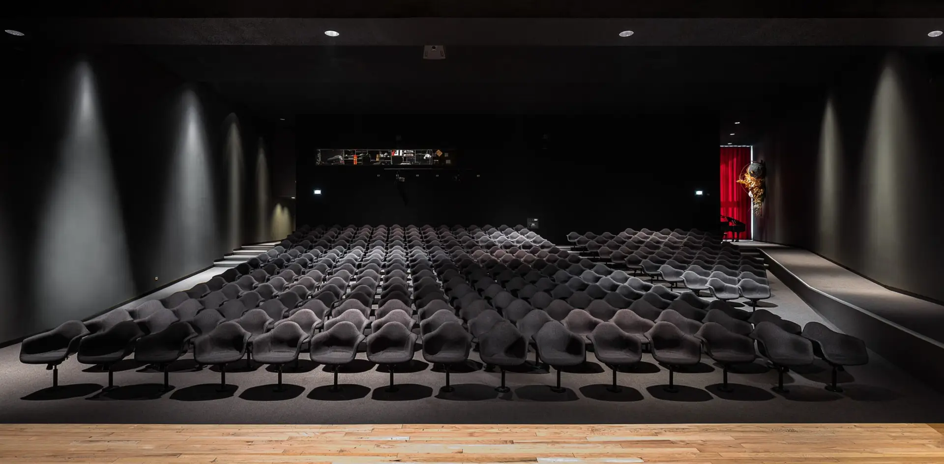 211123-WAG-MRATheatre-6387