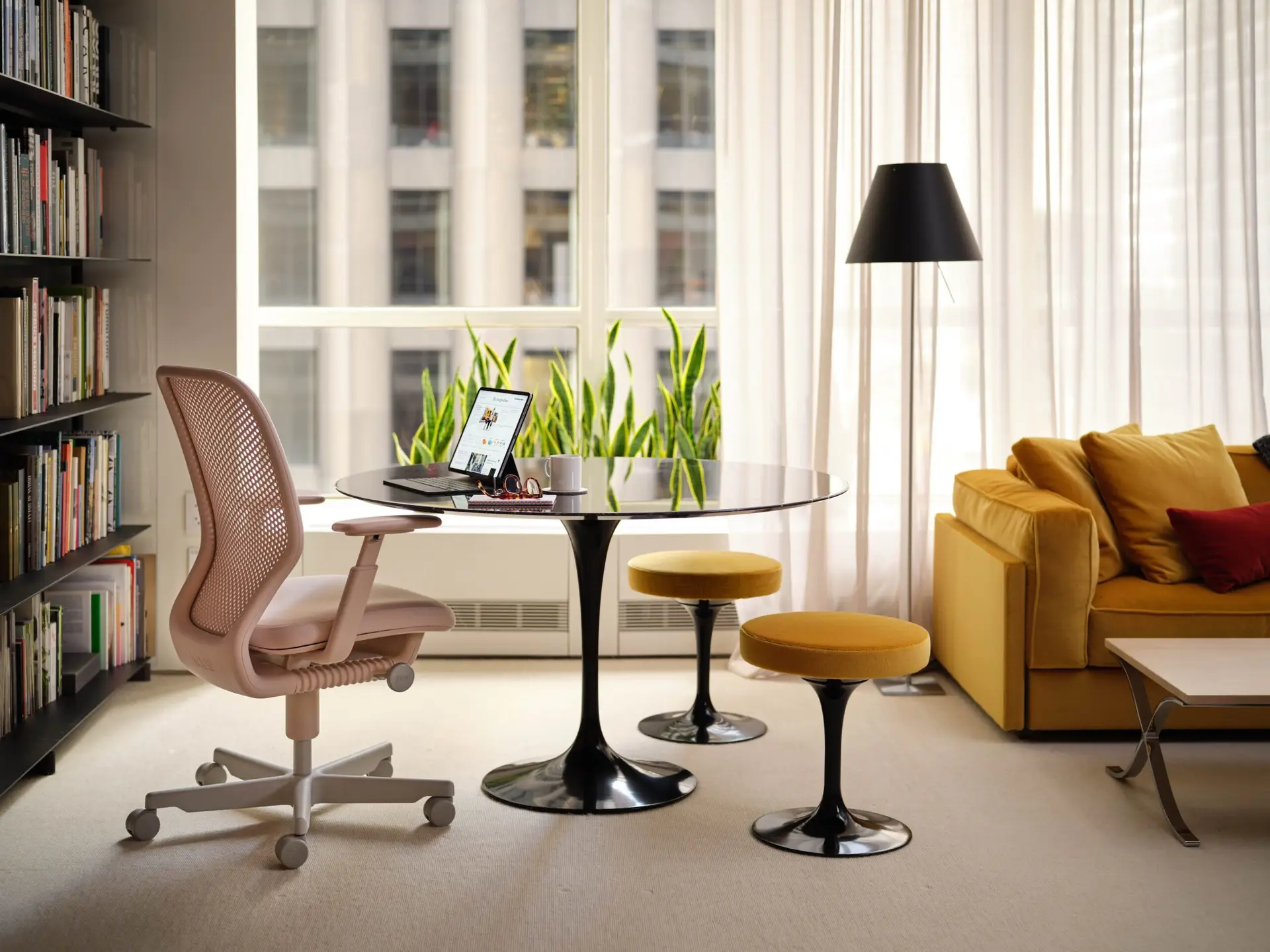 knoll_newson_task_chair_environmental_01